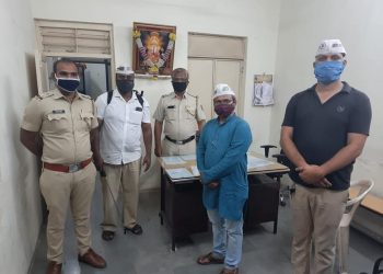 आम आदमी पक्षाने पोलिस स्टेशन व चौक्यांचे केले निर्जंतुकीकरण.