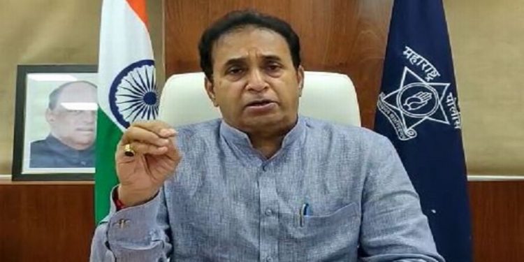 महाराष्ट्र राज्याचे माजी गृहमंत्री अनिल देशमुख यांच्या घरावर सीबीआयचा छापा.