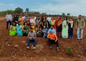 सामाजिक सेवा प्रतिष्ठान व रुपाली वांबुरे यांच्यातर्फे वृक्षरोपण कार्यक्रमाचे आयोजन