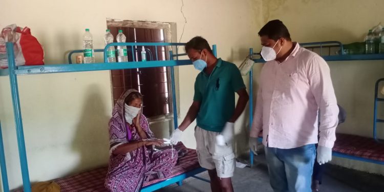 राहुरी तालुक्यातील सडे गावाने आदर्श उभा केला, गावात उभारले कोव्हिड सेंटर