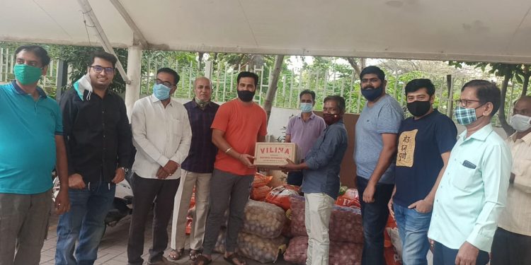 कोरोना महामारीत सापडलेल्या सर्कस कलाकारांना दिला ‘हौसिंग सोसायटी’ने मदतीचा हात