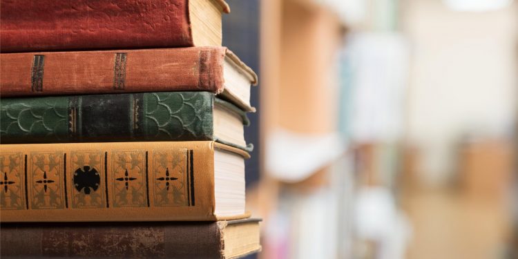 आयुष्याला आकार देणारी प्रेरणादायी दहा मराठी पुस्तके