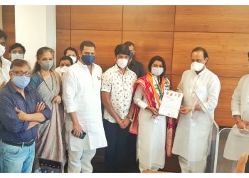 मराठी आणि हिंदी चित्रपटसृष्टीतील प्रसिद्ध गायिका वैशाली माडे यांचा राष्ट्रवादी मध्ये पक्षप्रवेश