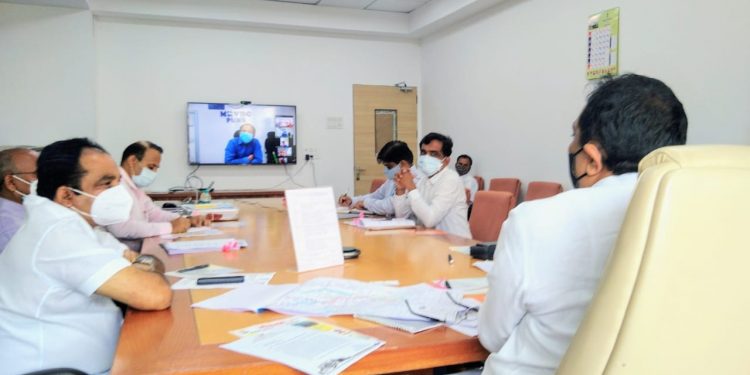 वाई खंडाळा महाबळेश्वर मतदार संघातील जलसिंचन प्रकल्पांबाबत आमदार मकरंद आबा पाटील आणि जलसंपदा मंत्री जयंत पाटील यांच्यात बैठक संपन्न