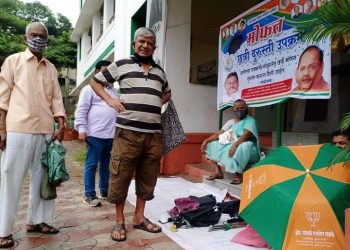 पुणे तिथे काय उणे, काँग्रेसच्या छत्री दुरुस्ती उपक्रमात भाजपची छत्री दुरुस्तीला