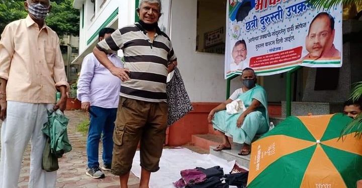 पुणे तिथे काय उणे, काँग्रेसच्या छत्री दुरुस्ती उपक्रमात भाजपची छत्री दुरुस्तीला