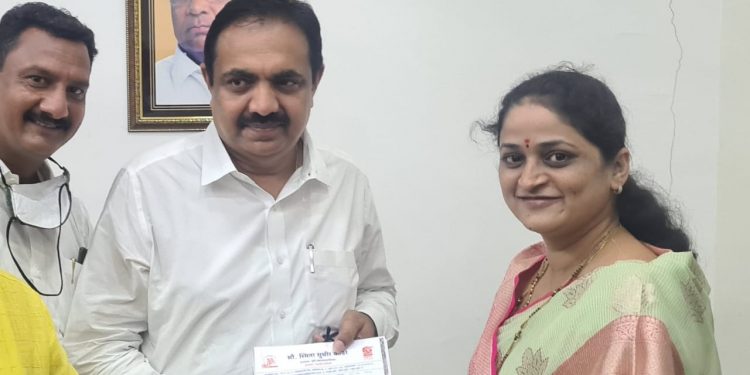 प्रभाग क्रमांक ४० मधील प्रश्न मार्गी लावण्यासाठी कोंढरे दाम्पत्यांनी घेतली जलसंपदा मंत्री जयंत पाटील यांची मुंबईत भेट