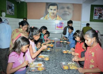 १ रुपये मध्ये पोटभर हॅाटेल सारखे जेवणः क्रिकेटपट्टू गौतम गंभीर ने सुरु केला उपक्रम