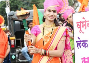 पडळकरांच्या बगलबच्यानो, घरात घुसून मारु : स्मिता देशमुख