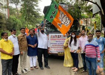 भारतीय जनता पार्टीच्या प्रदेश सदस्या व सामाजिक कार्यकर्त्या राजश्रीताई नागणे पाटील यांच्या माध्यमातून पुरग्रस्तांना मदतीचा हात