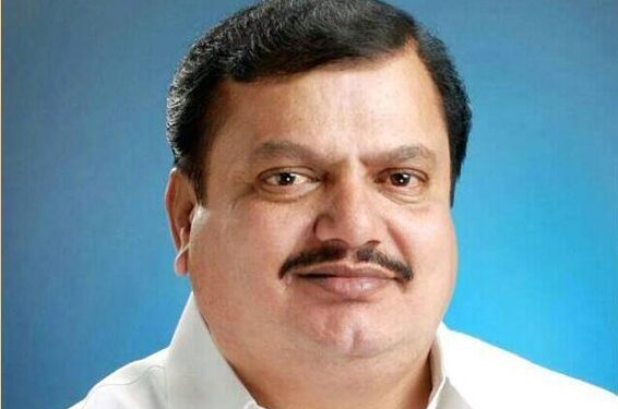 कोल्हापुरातील काँग्रेसचे आमदार पी. एन. पाटील यांच्यासह मुलगा, मुलीवर गुन्हा दाखल