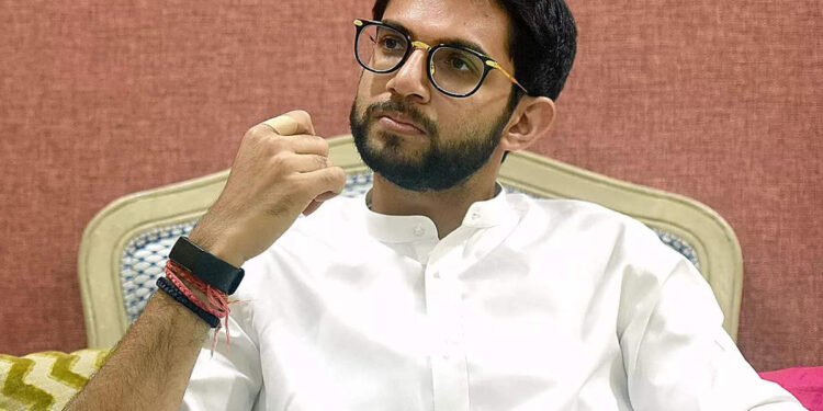 नव्या मंत्रिमंडळात आदित्य ठाकरे मंत्री होणार?