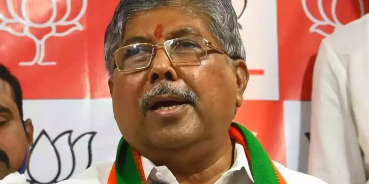 महाराष्ट्राच्या मुख्यमंत्रीपदासाठी आणखीही नावे चर्चेत?