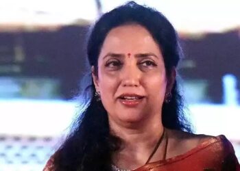 बंडखोर आमदारांना समजावण्यासाठी आता मुख्यमंत्र्यांच्या पत्नी सौ. रश्मी ठाकरे यांची एंट्री