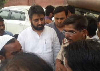 केजरीवाल यांचे आवडते अमानतुल्ला खान सीबीआयच्या कचाट्यात?