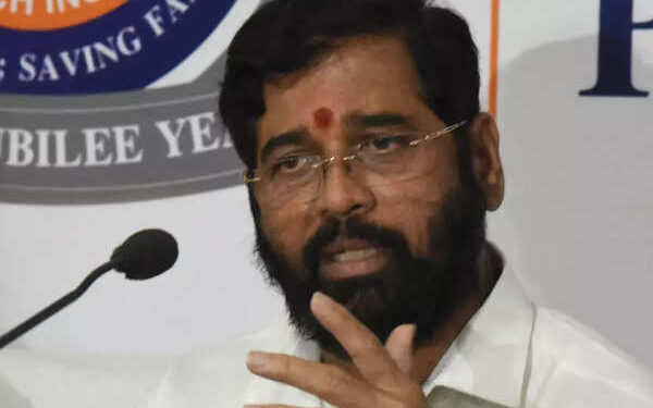 एकनाथ शिंदे यांचा छगन भुजबळांना धक्का, ५६७ कोटींना लावला ब्रेक!