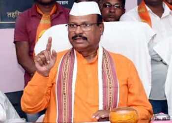 शिंदे साहेबांच्या एका इशार्‍याचा अवकाश होता…