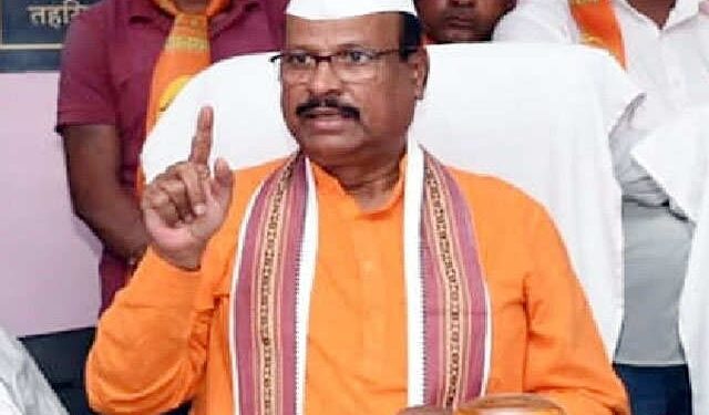 शिंदे साहेबांच्या एका इशार्याचा अवकाश होता…