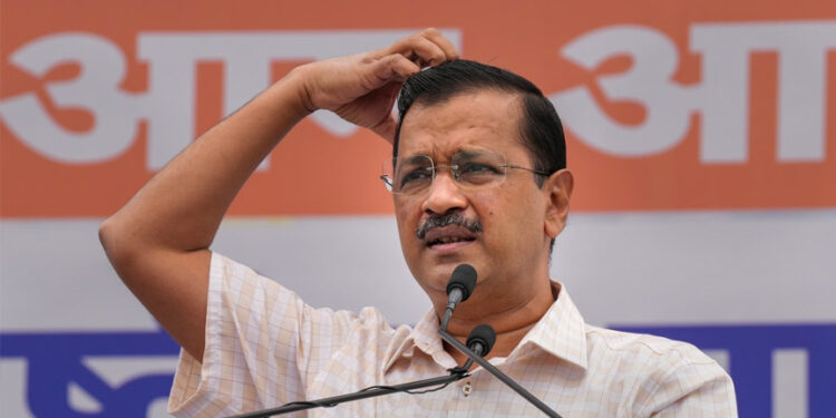 स्वतःला ‘कट्टर इमानदार’ म्हणवणार्‍या केजरीवालांचे पितळ पडले उघडे