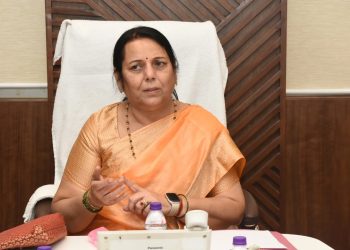 गिरीश बापट म्हणत असणार यांना मतदान करू नका.