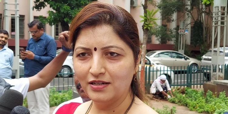 साहेबांच्या वक्तव्यामुळे सुनांचा सासुरवास वाढला!