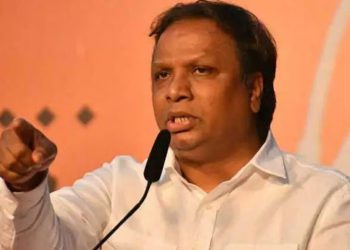 शेलारांनी शेअर केली कविता…प्रेम ‘यांचं’ आणि ‘त्यांचं’ सेम नसतं!