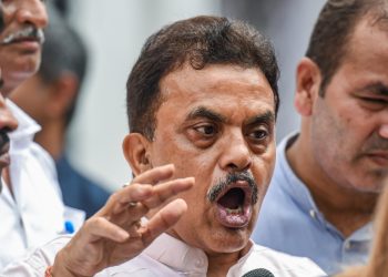 “मेरा बाप महागद्दार”… असं आदित्य ठाकरेंच्या कपाळावर लिहिलं पाहिजे!