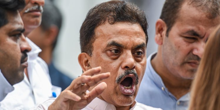 “मेरा बाप महागद्दार”… असं आदित्य ठाकरेंच्या कपाळावर लिहिलं पाहिजे!