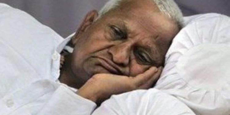 “अण्णा हजारेंना शांत झोप लागलीय, की त्यांना काही…!”