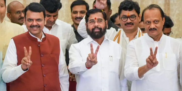 अजित पवार सकाळी, मी मध्यरात्रीपर्यंत आणि शिंदे…फडणविसांची माहिती!