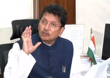 “आदित्य ठाकरेंनी उद्धव ठाकरेंवर दबाव आणला….”