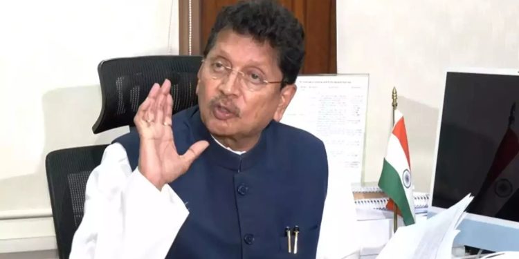 “आदित्य ठाकरेंनी उद्धव ठाकरेंवर दबाव आणला….”