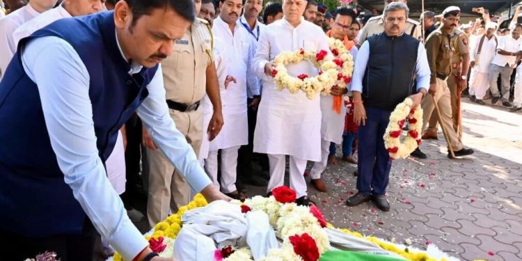 माजी आदिवासी विकासमंत्री मधुकरराव पिचड यांच्या पार्थिवावर शासकीय इतमामात अंत्यसंस्कार.
