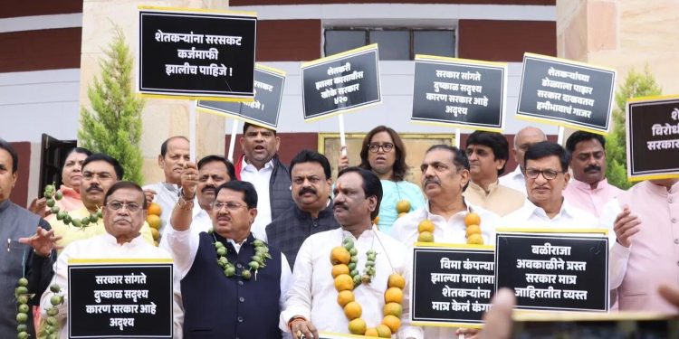 ‘महायुती सुसाट, गुन्हेगार मोकाट’, विरोधकांचा हल्लाबोल!