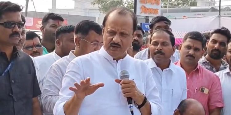 अजितदादा म्हणाले, बायकोने पण एवढे किस कधी घेतले नाहीत!