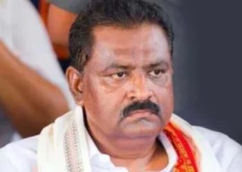 आमदार सुरेश धस यांचे मुन्नीबद्दल परत मोठे विधान!