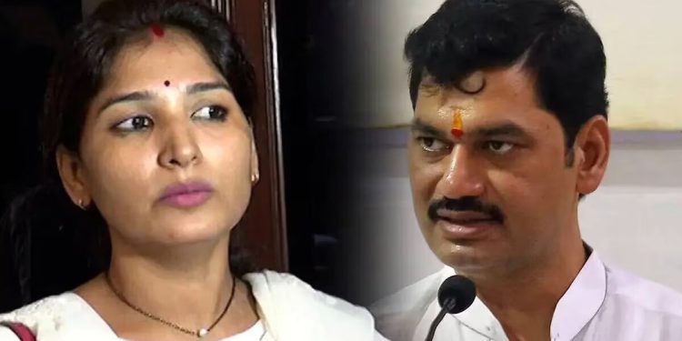 धनंजय मुंडे यांना न्यायालयाचा मोठा धक्का, घरगुती हिंसाचारप्रकरणी दोषी!