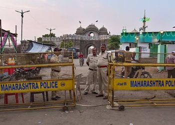 औरंगजेबाच्या कबरीवरून राजकारण तापले. प्रशासन ॲक्शन मोडवर!