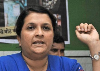 बैठका घेऊन ठरवतात राजीनामा घ्यायचा की नाही!