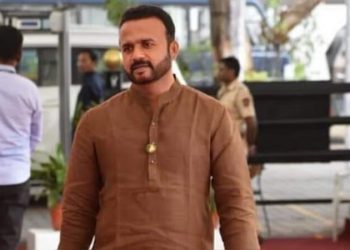 मंत्री जयकुमार गोरेंनी महिलेला अश्लील फोटो पाठवल्याचा विरोधकांचा आरोप!