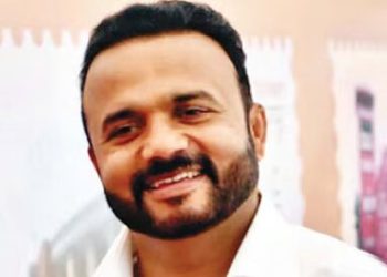 जयकुमार गोरेंच्या प्रतिकाला साडीचोळीचा आहेर!