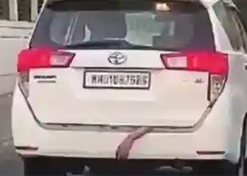 गाडीच्या डिक्कीतून लटकणारा हात! पोलिसांची धावाधाव!