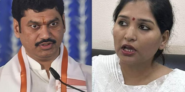 धनंजय मुंडेंनी करुणा मुंडेसोबतच्या रिलेशनबद्दल स्पष्टच सांगितलं!