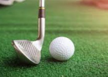 येरवडा उड्डाणपुलावर अचानक दुचाकीस्वाराच्या छातीवर गोल्फ कोर्सचा बॉल आदळला!