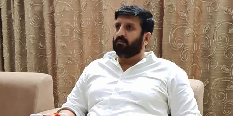 कुख्यात गुंड निलेश घायवळवर पैलवानाचा अचानक हल्ला!