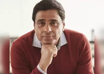 बॉलिवूडचा सर्वात श्रीमंत व्यक्ती एक टूथब्रश विक्रेता!