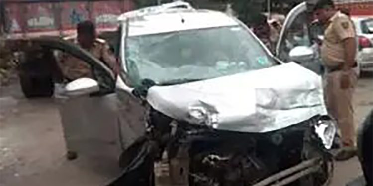 प्रवाशांची गयावया. अरे चेतन हळू चालव ना!