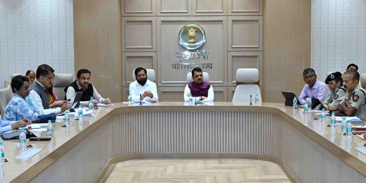 मुख्यमंत्री देवेंद्र फडणवीस यांनी घेतला राज्यातील सुरक्षा, सज्जतेचा आढावा.