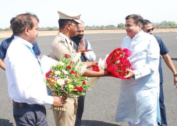 केंद्रीय मंत्री नितीन गडकरी यांचे अकोला विमानतळावर स्वागत!