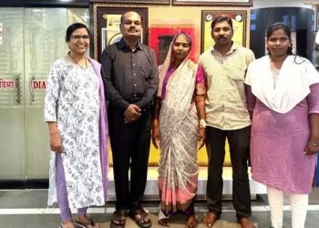डॉक्टर म्हणाले, “मी तुमच्या माऊलीला बरं करतो, तुम्ही भारतमातेची काळजी घ्या!”